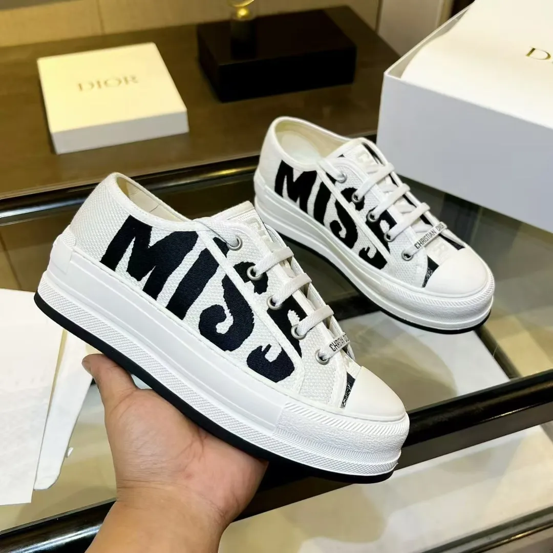 👟👟Ex-factory price 520👟👟 Women's Shoes Women's Clothing Dior's 2025 Walk'n'Dior embroidered mid-top casual shoes are new. On the fashion stage, Dior embroidered shoes are the well-deserved protagonist. Delicate stitching is used on the upper, every stitch is devoted to the craftsman's efforts, and every thread is woven with artistic poetry. From complex floral patterns to smart geometric textures, embroidery is like the magic that gives shoes life, allowing them to show dynamic beauty even in static conditions.   Wearing Dior embroidered shoes feels like stepping into a dream world full of art. It is not only a pair of shoes, but also a walking piece of art that perfectly integrates fashion and culture. Whether you are strolling on the bustling city streets or attending important social occasions, Dior embroidered shoes can add unique charm to your style and become the focus of everyone's attention.   Choosing Dior embroidered shoes means choosing a persistent pursuit of quality and a unique understanding of fashion. Let it accompany you through every wonderful moment and leave your own fashion mark.  Material: Sheepskin lining, feet, silk cowhide, size 35-41, heel height 5cm